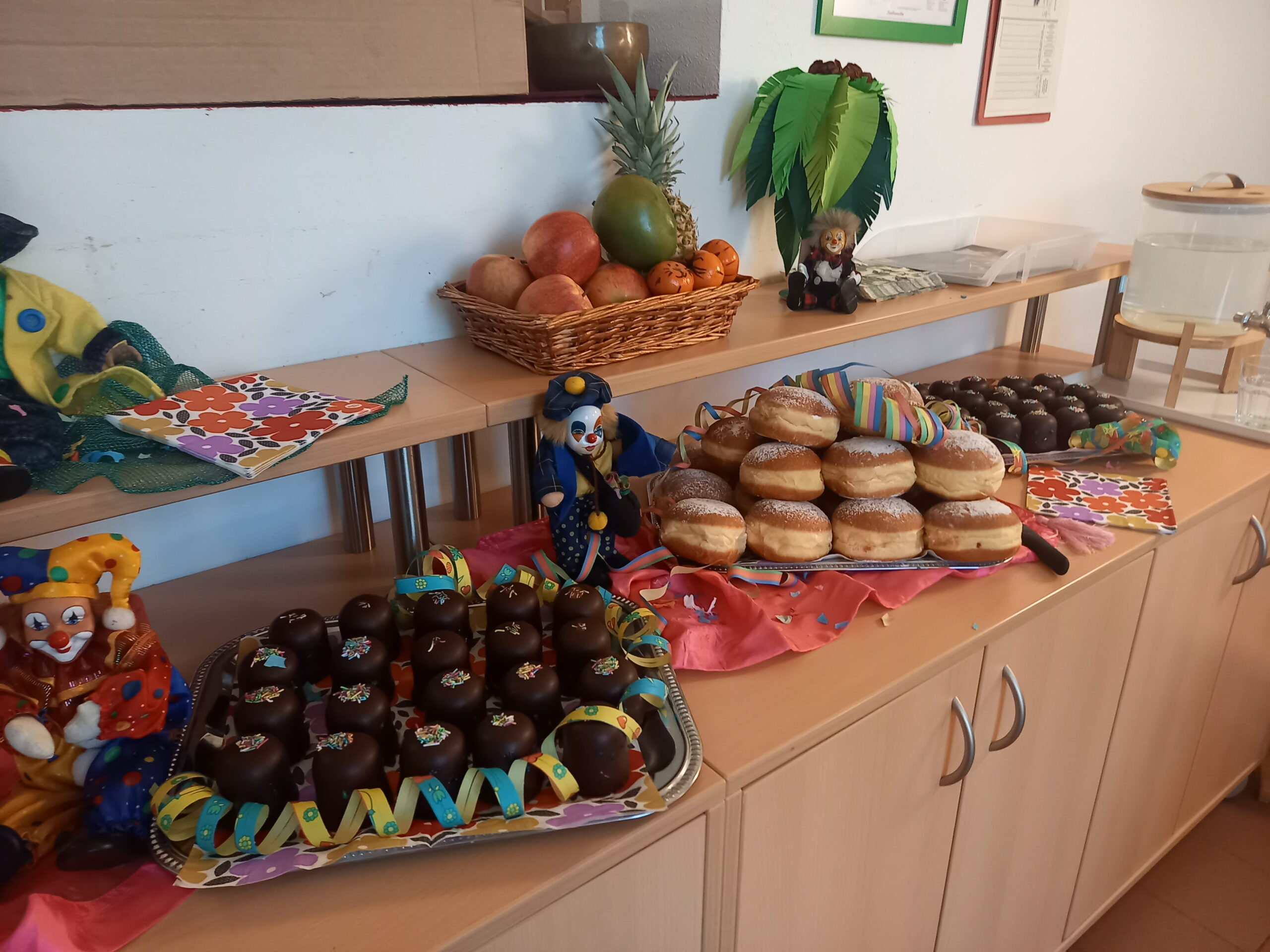 am Faschingdienstag:  „Faschingsparty“